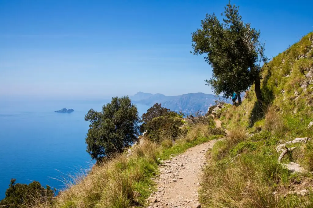 Sentiero degli Dei hiking trail on Italy’s Amalfi Coast with sea views and mountain scenery